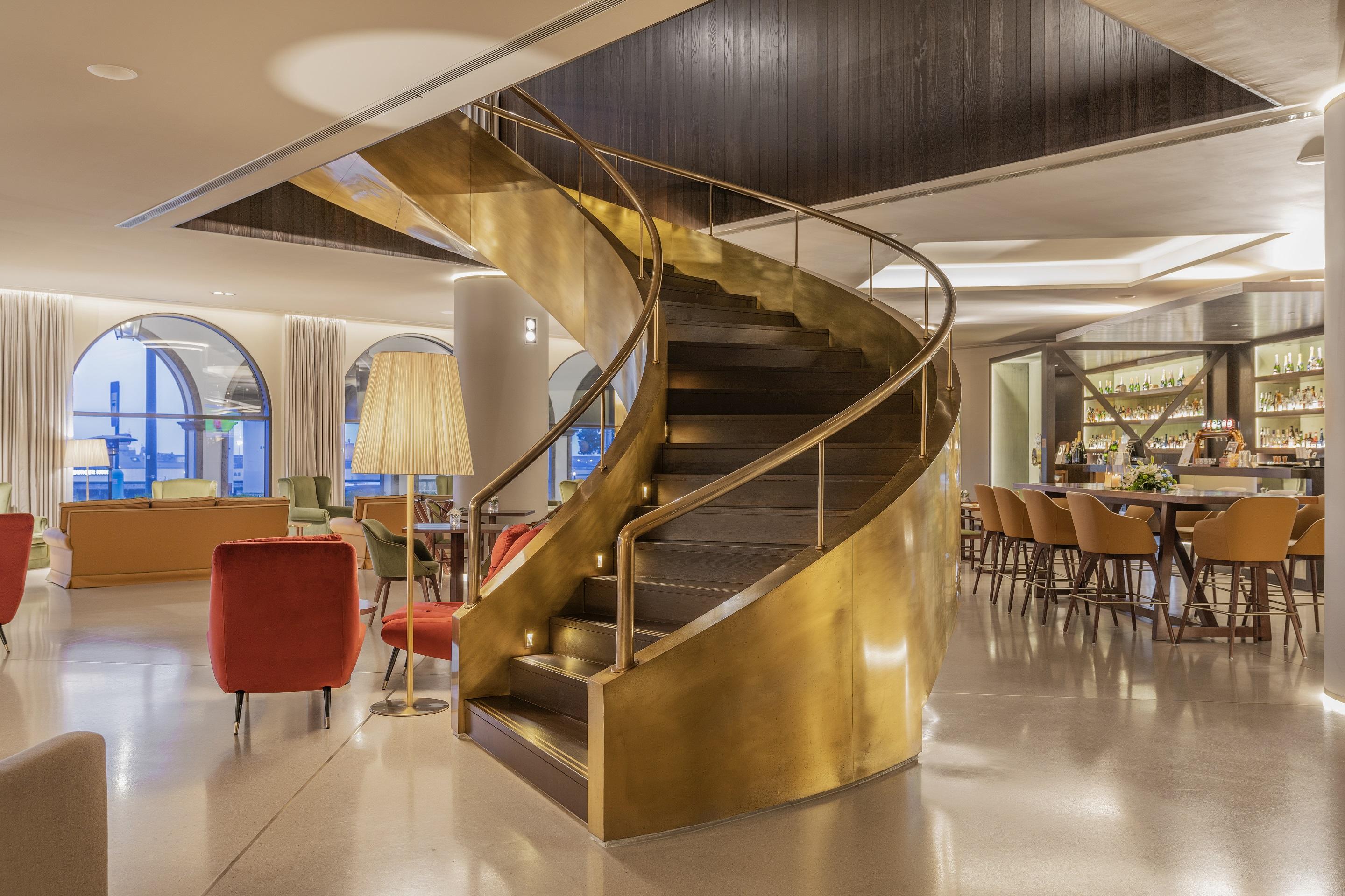 大西洋亚速尔格兰德酒店 蓬塔德尔加达 外观 照片 The spiral staircase at the hotel