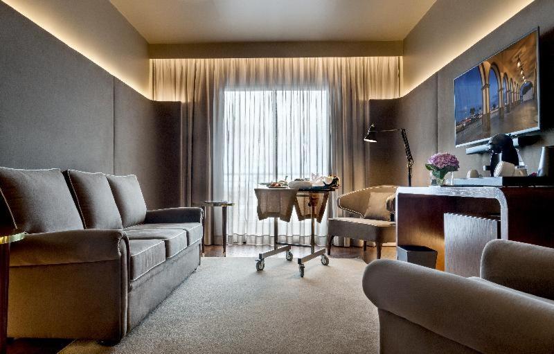 大西洋亚速尔格兰德酒店 蓬塔德尔加达 客房 照片 A suite at the hotel